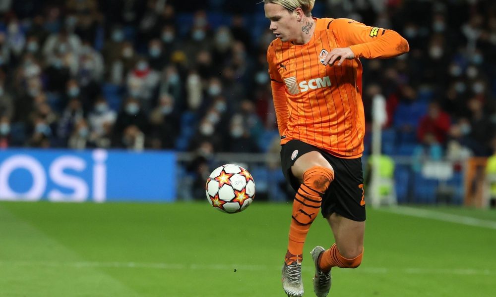 เผชิญกับการแข่งขัน