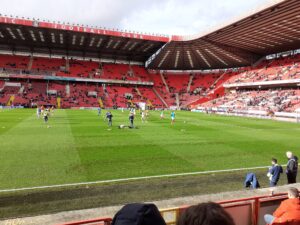 เผชิญศึกหนัก