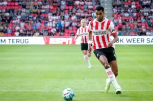 กองหน้าคนใหม่ต้องมา