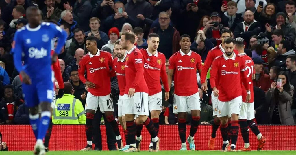 ผ่านเข้าสู่รอบที่สี่